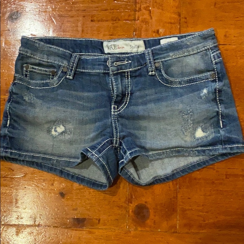 Buckle Stella shorts distressed, low rise, size 27